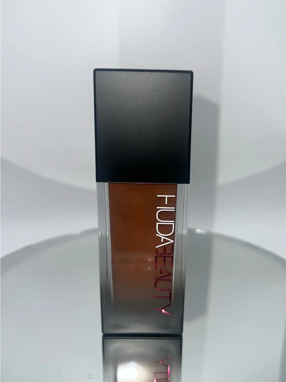 HUDA BEAUTY Faux Filter Luminous Matte Foundation — Coffee Bean 530R